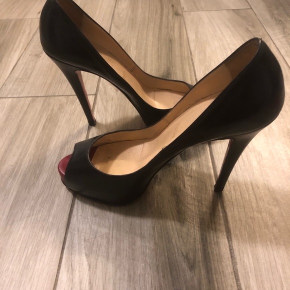 Christian Louboutin Privé Open Toe Pump - Picture 2 of 8